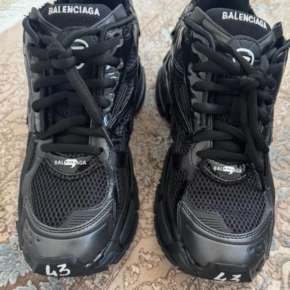 Balenciaga runners size 43